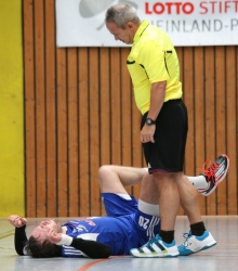 Stumps kaputt: Die Wunde unter der verbundenen rechten Hand hat sich entzündet, der Kapitän konnte weder in Merzig antreten, noch wird er nächstes Wochenende in Haßloch auflaufen.