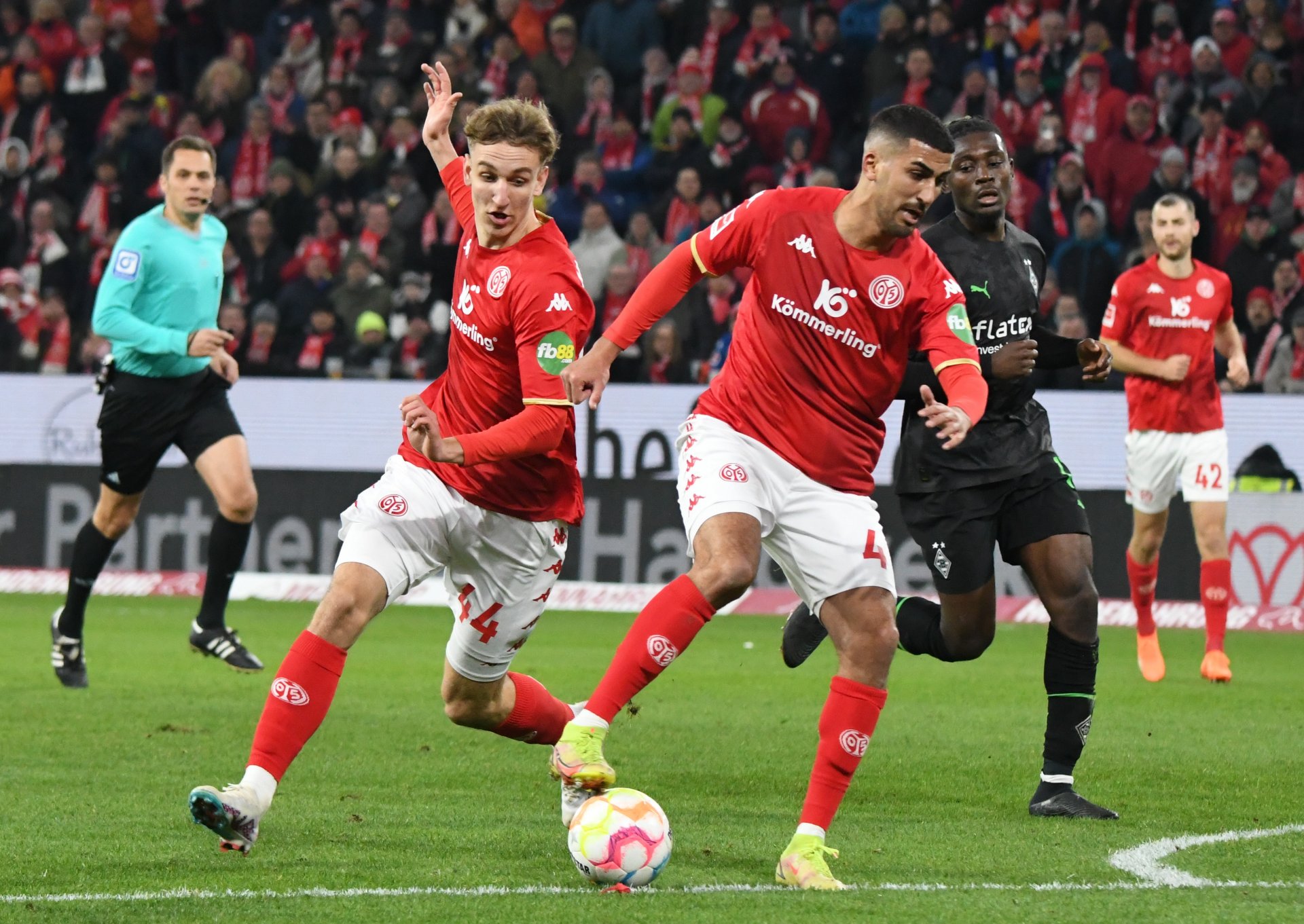 Kurz vor seinem in der Nachspielzeit erzielten 4:0 hatte Nelson Weiper nach Zusammenspiel mit Aymen Barkok schon einmal getroffen, aber im Abseits gestanden.