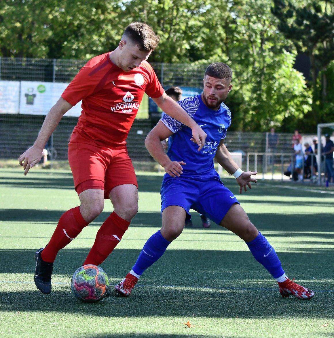 Muhammed Yasar (r.) brachte die TSG Bretzenheim 46 im Heimspiel gegen den SC Idar-Oberstein in Führung, am Ende stand aber ein 1:5.