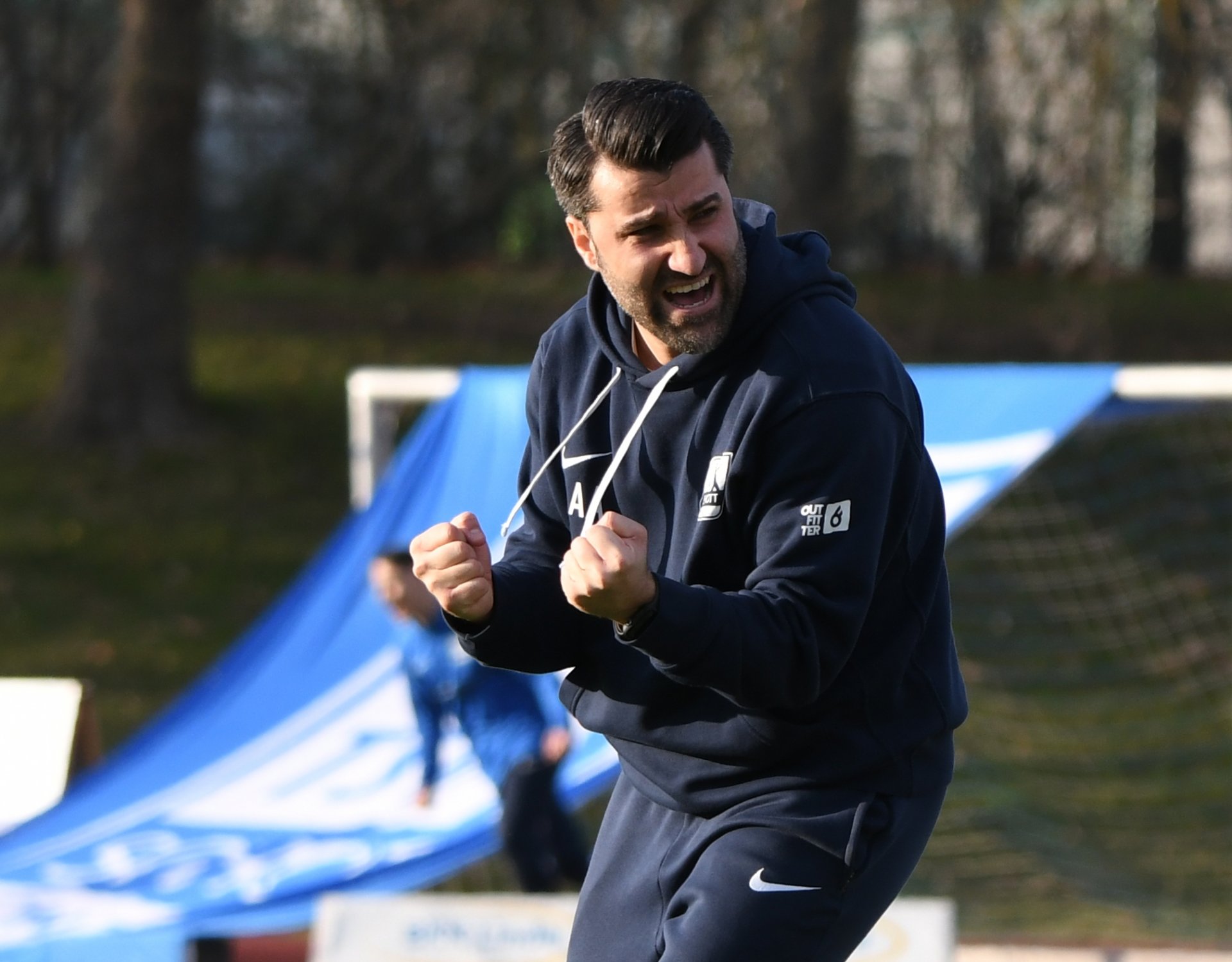 Dass sich Schott-Trainer Aydin Ay am Ende des Halbfinalspiels gegen den SV Gonsenheim so freuen konnte...