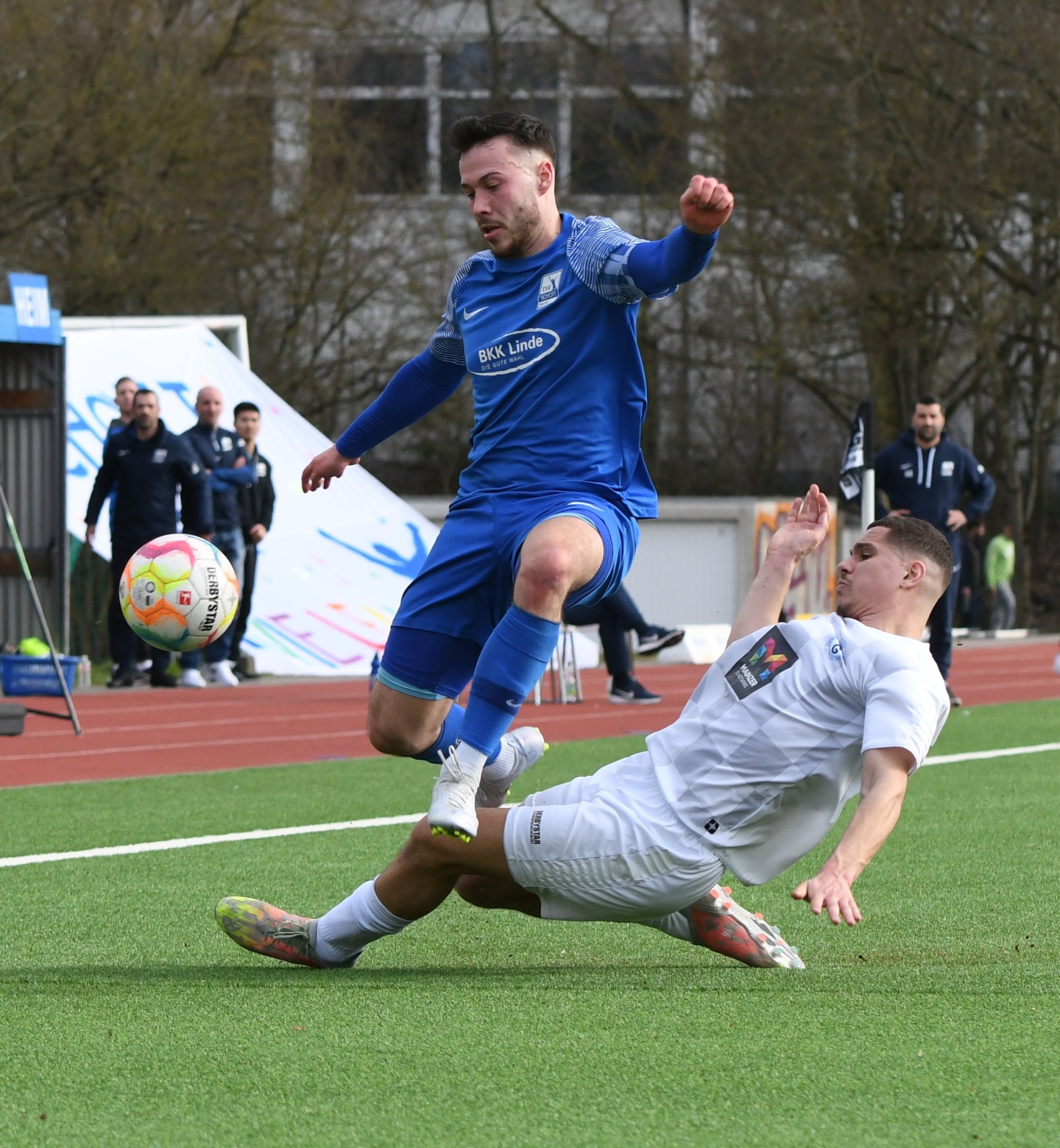 ...hatte viel mit Silas Schwarz zu tun, den kein Gegenspieler ernsthaft aufhalten konnte. Weder Linksverteidiger Karim Zeghli...