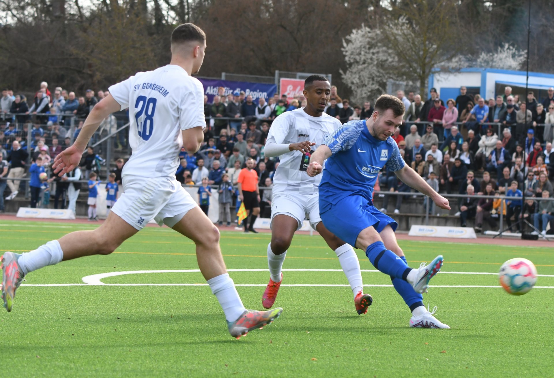 ...der mit diesem Abschluss zwar scheiterte, aber beide Schott-Tore nach Assist seines kongenialen Kollegen erzielte.