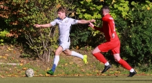 Martin Dahlem (l.) war ein Aktivposten im Basara-Spiel und bereitete mit einer Maßflanke das 1:1 vor.