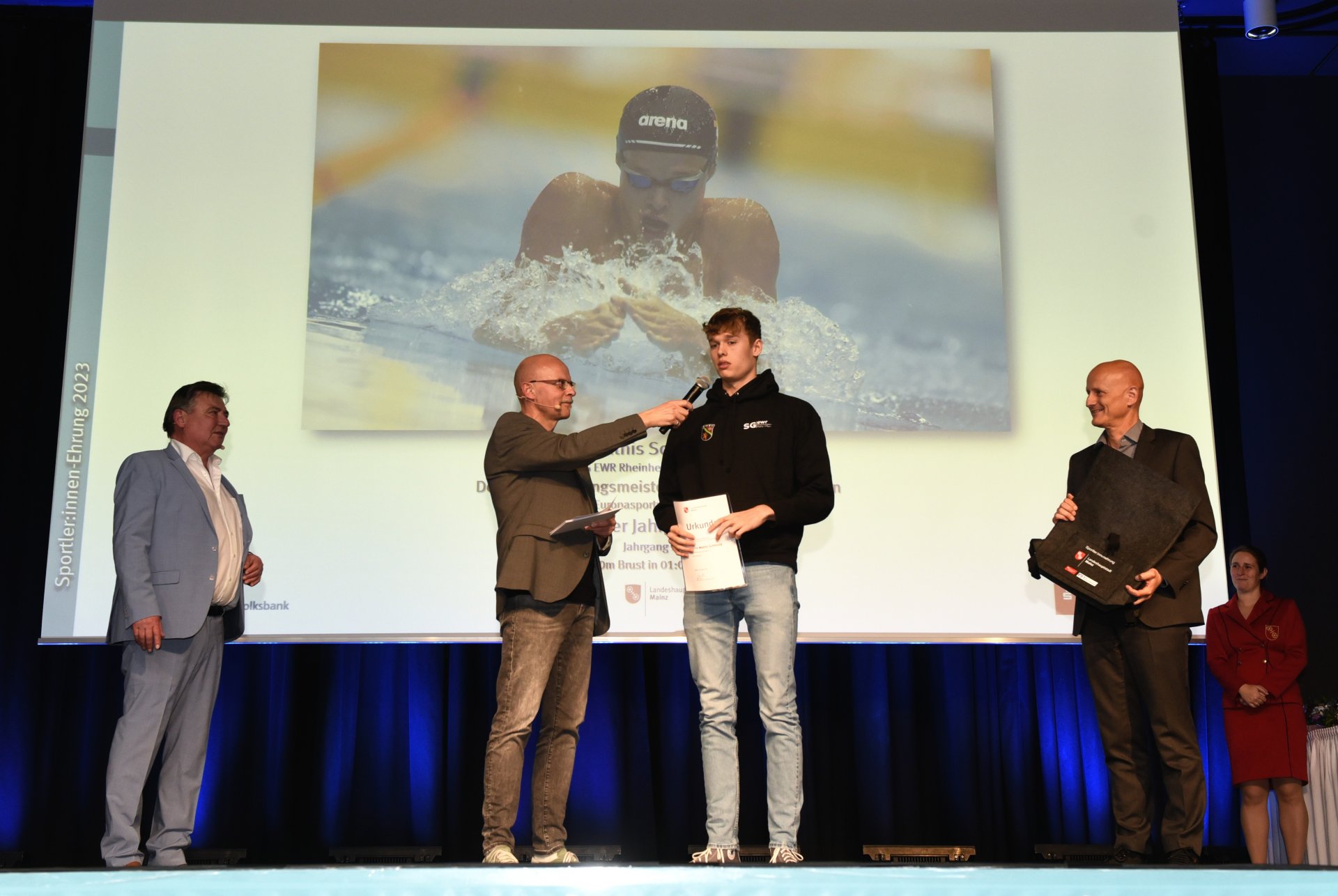 Von seinen letzten Deutschen Jahrgangsmeisterschaften kehrte Mathis Schönung (SG EWR Rheinhessen) mit einem weiteren Titel über 100 Meter Brust zurück.