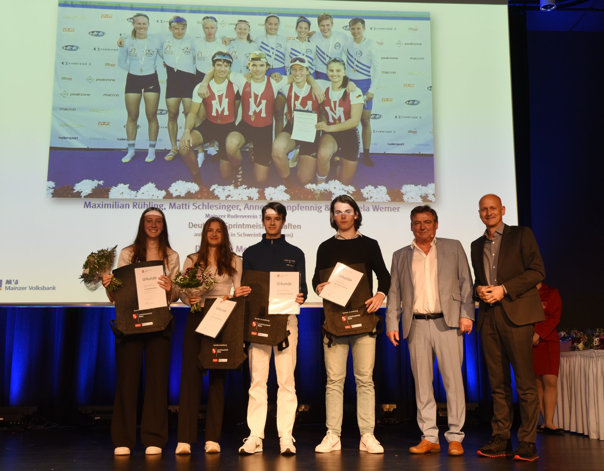 Anne Kistenpfennig, Raphaela Werner, Maximilian Rühling und Matti Schlesinger vom Mainzer Ruder-Verein saßen nicht nur in einem Boot, sondern brachten den Mixed-Doppelvierer bei den Deutschen Sprintmeisterschaften über 350 Meter auch als erste ins Ziel.