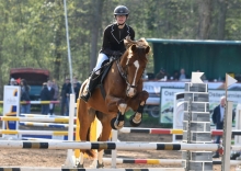 Mit dem Osterturnier in Gonsenheim (im Bild Katharina Niedermüller vom RSV Hechtsheim mit Filou) hat die Freiland-Saison der Reitsportler begonnen.