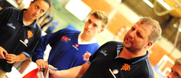 Wieder dabei: Nach zwölf Tagen auf Mauritius hat ASC-Trainer Alexander Heidbrink neue Energie für den Abstiegskampf.