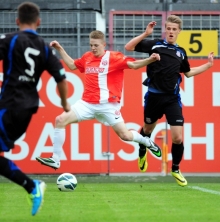 Traf in Fürth zum 1:0: Leon Kern (M.).