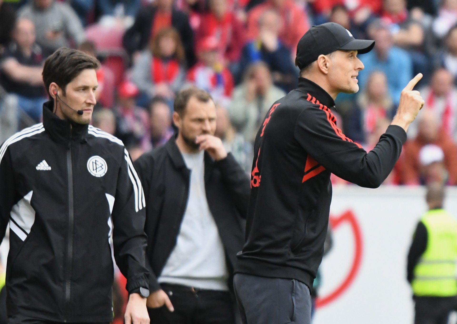 Entsprechend skeptisch blickte 05-Trainer Bo Svensson lange drein, derweil sein einstiger Coach am Bruchweg verhältnismäßig frohgemut wirkte.