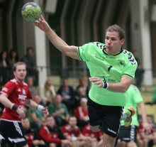 Für TVB-Kreisläufer Fabian Schneider gab es gegen die defensive Mülheimer Abwehr nur wenig Bewegungsraum. Er musste sich mit zwei Treffern begnügen.