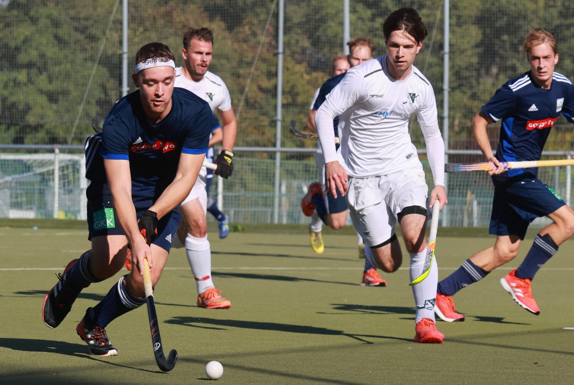 Viel war im ersten Feldrundenteil von den Hockeymännern des TSV Schott Mainz nicht auf der heimischen Anlage zu sehen. Loris Poths (l.) und Fynn Keßler (r.) werden sich im zweiten Saisonteil noch fünfmal präsentieren, los geht es aber mit einem Doppelwochenende in München.