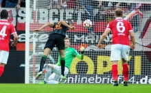 Ein Knackpunkt: Franco Di Santo scheiterte zwar mit seinem Elfmeter an Loris Karius, köpfte aber den Abpraller zum 1:1 ins Netz.