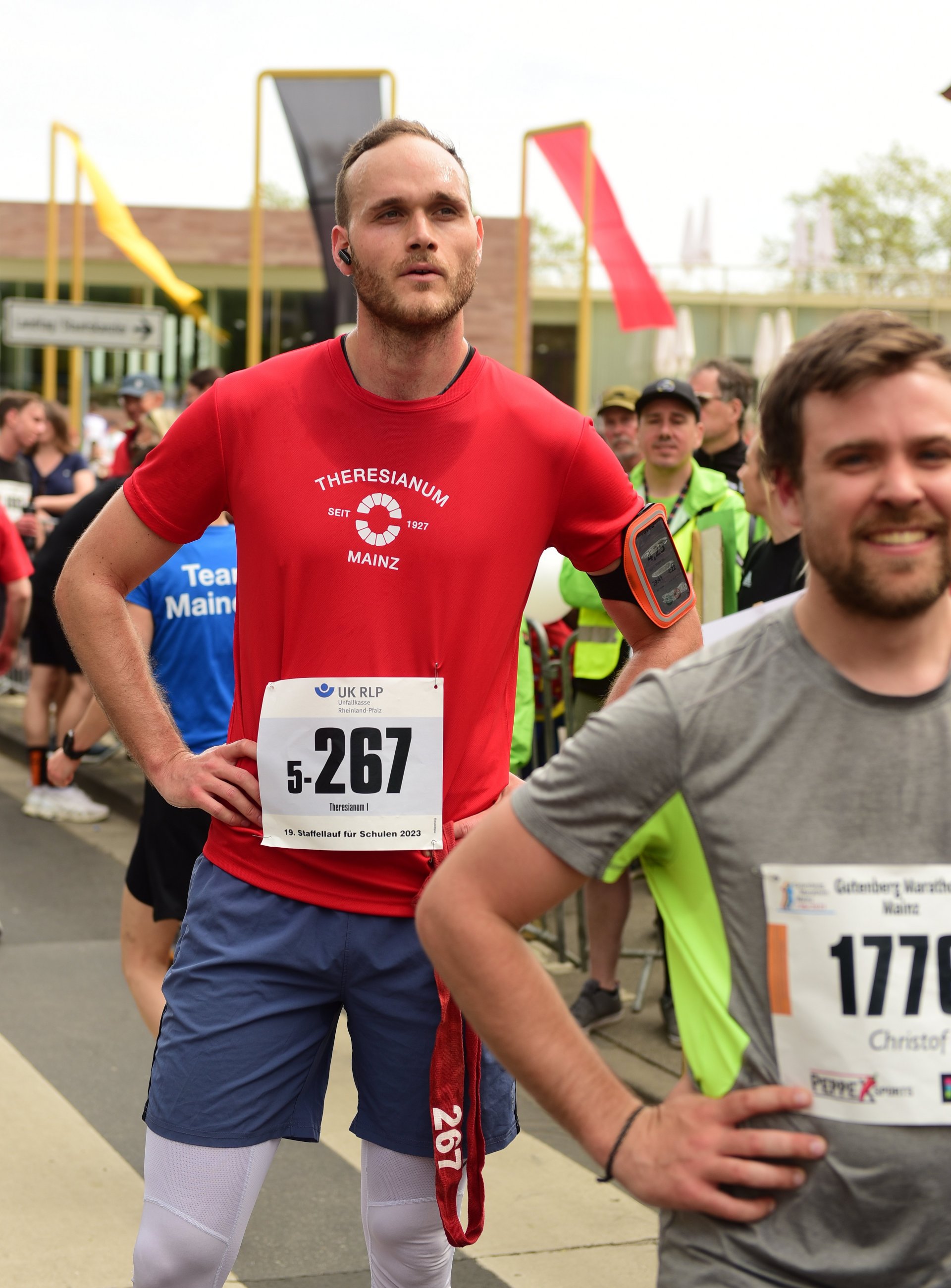 Basketballer als Staffelläufer: Max Befort vom Theresianum-Team.