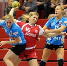 Es war schwierig für den BVB Dortmund, sich auf die variablen Mainzer Offensivaktionen einzustellen, auch Christine Maric (Mitte) suchte immer wieder mit Erfolg den Abschluss.