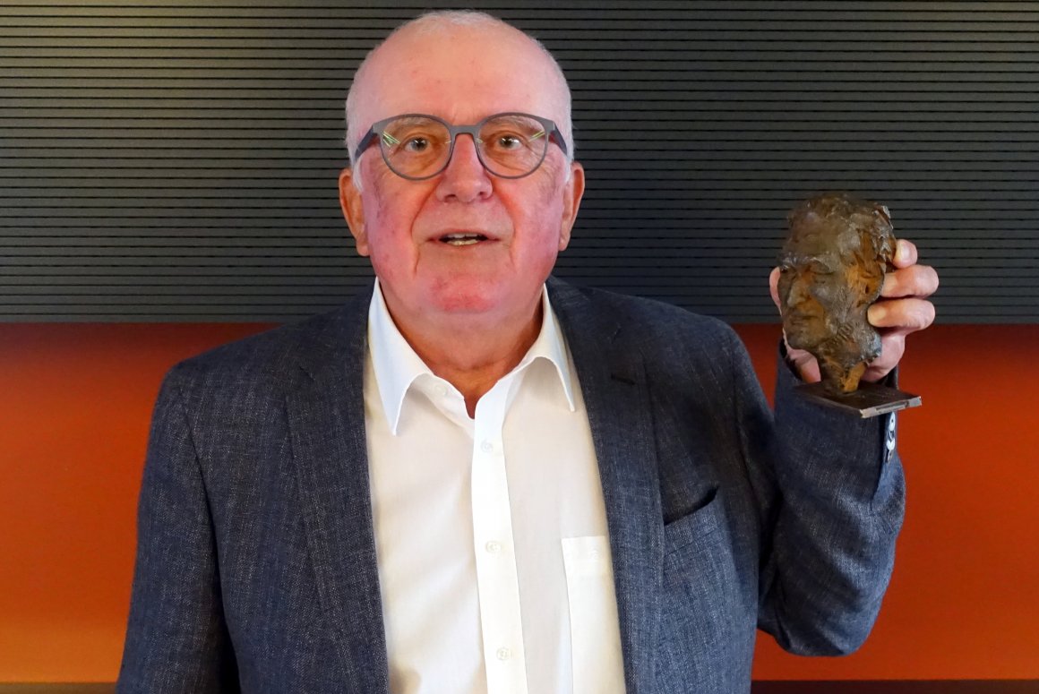Ex-Boss mit Büste: Detlev Höhne erhielt den Berno-Wischmann-Preis.
