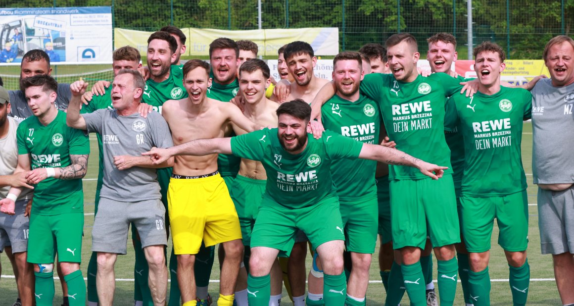 Francesco Teodonno erzielte nicht nur zwei Tore beim 3:1 gegen den FSV Nieder-Olm, sondern gab auch beim Jubeln den Ton an...