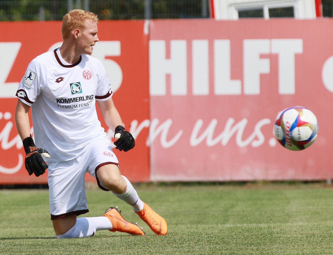 Patrick Manthe, hier im August 2018 bei einem seiner seltenen Einsätze in der Regionalligateam, wurde für seinen jahrelangen Einsatz als erfahrener Back-up-Torwart mit einem Einsatz im letzten Saisonspiel belohnt.