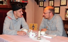 Als Fremdenführer in Köpenick taugt Sebastian Polter (l., im Gespräch mit SPORTAUSMAINZ.de-Redakteur Peter H. Eisenhuth) noch nicht. Sportlich aber ist der Stürmer bei Union Berlin angekommen.