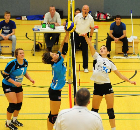 Yvonne Scherf (am Netz) und Katrin Bohrmann haben sich mit der TSG Bretzenheim nach dem Aufstieg in die Dritte Liga den Nichtabstieg zum Ziel gesetzt. In den kommenden Wochen wollen sie beweisen, dass sie auch noch mehr draufhaben.