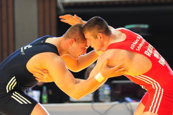 Wladimir Remel (r.) könnte derjenige sein, der im Kampf beim KSV Köllerbach gegen den ukrainischen Vizeweltmeister von 2013, Alen Zasieiev, antreten muss.