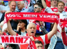 Für rund 1200 Fans hat der FSV Mainz 05 Busse nach Leverkusen organisiert. Wer will, kann aber auch das Taxi nehmen. 