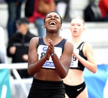 Kann es selbst kaum fassen: Judith Mokobe kam im 200-Meter-Finale der U18 als Erste ins Ziel.