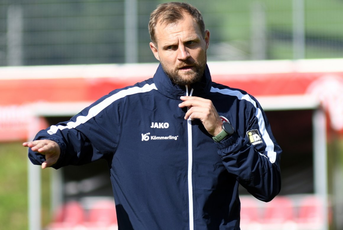 Trainer Bo Svensson wird seine Profis eine Woche lang in Schladming zusammenschweißen.