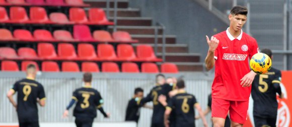 Die Vorentscheidung: Nach dem 2:4 hatten Heinz Mörschel und die 05-Junioren nichts mehr zuzusetzen.