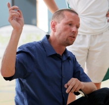 Eins rauf: DJK-Trainer Uwe Seiffert lobte seine Mannschaft für einen sehr überzeugenden Auftritt gegen einen starken Gegner.