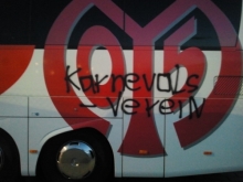 Der erste Aufreger: Unbekannte besprühten den 05-Bus.