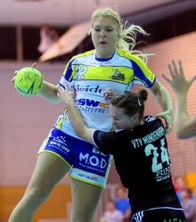 Xenia Klug ist die einzige Stammergänzung aus dem Drittligakader im Oberligateam der SG Bretzenheim. Sie übernimmt in Jürgen Kleinjungs Team im Rückraum wie in der Deckung eine wichtige Rolle und trug vier Tore zum engen Spiel gegen die HSG Wittlich bei..