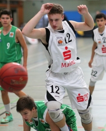 Ein schöner Coup gelang Niklas Schäfer und der SG RheinHessen: Trotz diverser Ausfälle setzten sich die JBBL-Basketballer aus Mainz und Wiesbaden bei Eintracht Frankfurt durch. Es war ihr dritter Sieg am dritten Spieltag.
