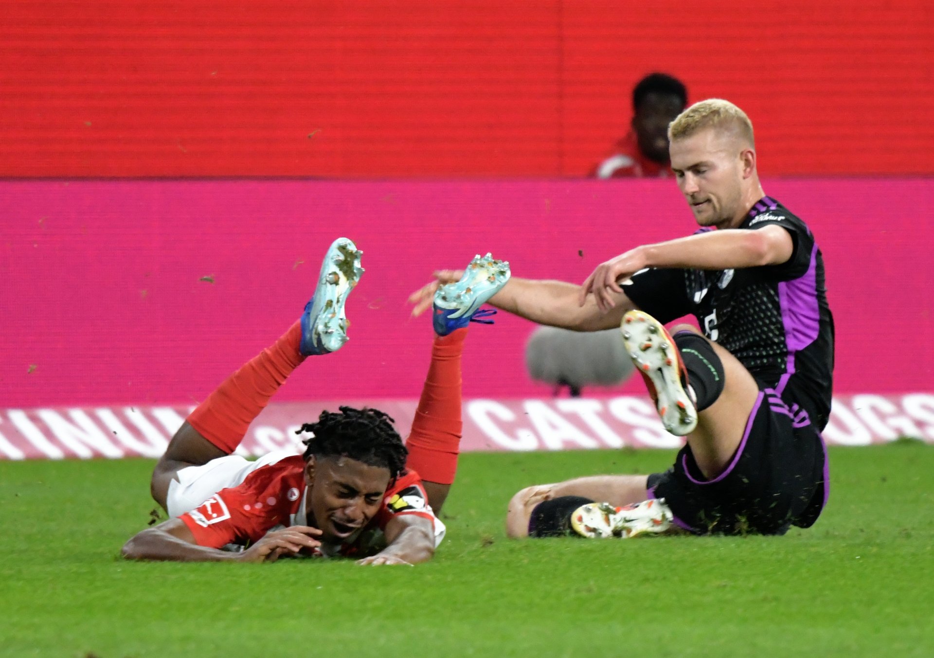 Leandro Barreiros Konter Mitte der ersten Halbzeit stoppte Mathijs de Ligt mit einer harten Grätsche...