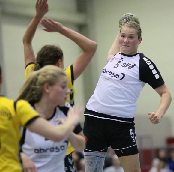 Am Heimspieltag konnte die JSG Boudenheim mit dem TSV Ismaining nicht mithalten und verlor deutlich 19:27. Am dritten und letzten Spieltag der ersten Gruppenphase setzen Marlena Ludwig (r.) und ihr Team auf einen erneuten Sieg gegen den hessischen Vertreter TSV Birkenau.  