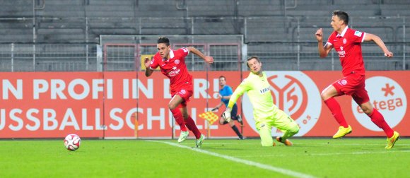 Überlief die Abseitsfalle und Torwart Manuel Riemann und erzielte das 1:0: Devante Parker (l.).