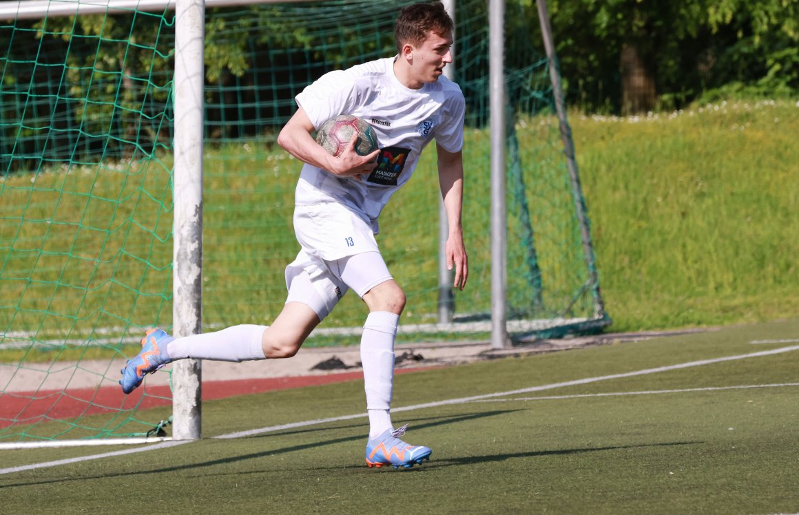 Für Jannik Ischdonat und den SV Gonsenheim geht es in Kleinblittersdorf darum, am FK Pirmasens dranzubleiben.