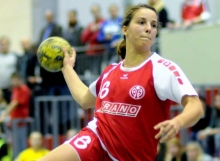 Ob von der Siebemeterlinie wie hier Theresa Köhler oder aus dem Spiel heraus: Oft dürfen die 05er am Samstagabend im Duell mit der Neckarsulmer Sportunion nicht danebenwerfen, wenn sie gegen den Aufstiegsanwärter eine Chance haben wollen.