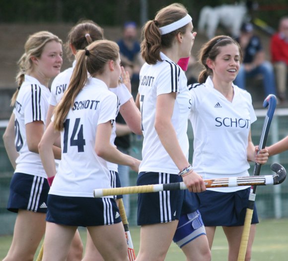 Viele Treffer zu feiern gab es in der vergangenen Oberligarunde im Feld, aber auch schon wieder in der neuen Regionalliga-Feldsaison. Jetzt geht es in die Hallenrunde. Auch hier tritt der TSV als Aufsteiger an, der keine Probleme haben sollte, sich in der höheren Klasse zu etablieren.
