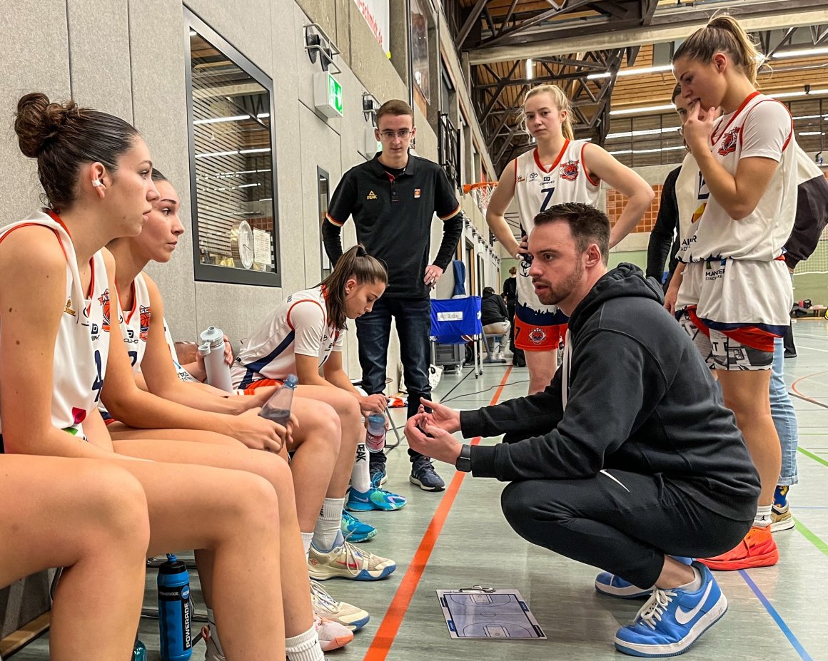 Am neunten Spieltag soll für die ASC-Basketballerinnen und Trainer Eric Marschke der vierte Saisonsieg her.