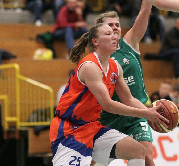 Ihr Einsatz stimmte: Flügelspielerin Maria Neufurth stemmte sich in Keltern gegen die drohende Klatsche. Insgesamt aber hatte ASC-Coach Alexander Schoch sich von seiner Mannschaft mehr Gegenwehr gewünscht.