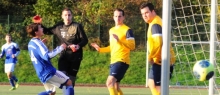 Da ging keiner rein: Auch Michael Gabel brachte den Ball nicht im Tor von Etienne Artl unter.