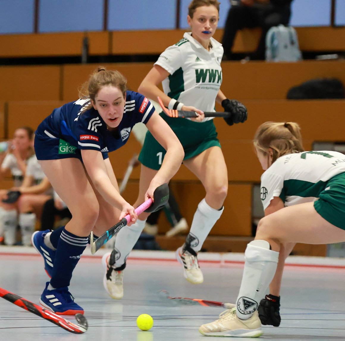 Paula Plattenteich braucht nach dem Punktgewinn gegen den HTC Stuttgarter Kickers mit dem TSV Schott maximal noch einen Zähler aus dem abschließenden Heimspiel gegen die TG Frankenthal, um in der Regionalliga zu bleiben.