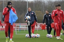 Trainer Bo Henriksen wird am Samstag gegen den FC Augsburg sein Bundesligadebüt geben.