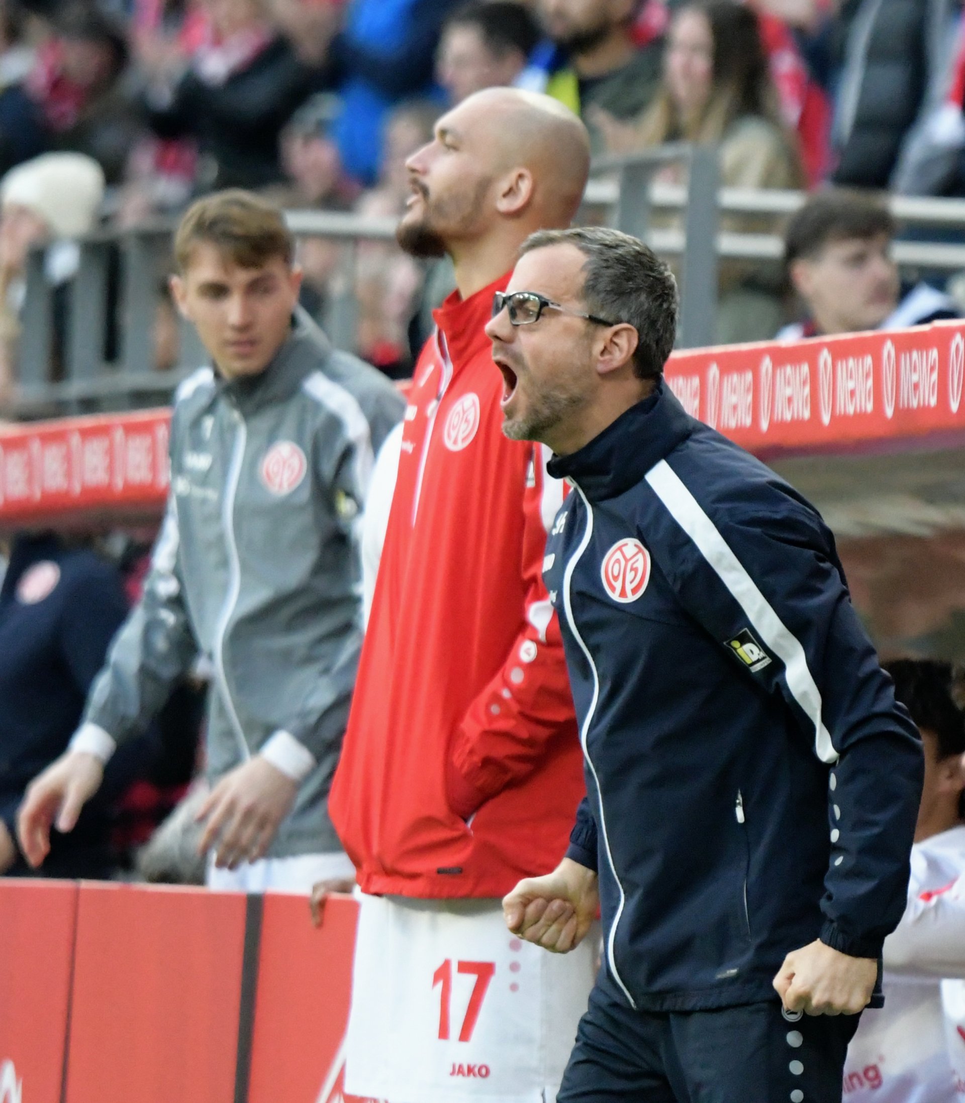 Engagiert am Spielfeldrand: Athletiktrainer Sven Herzog.