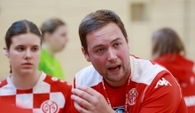 Allmählich wird es eng mit dem direkten Klassenverbleib: Durch die Niederlage in Bensheim ist das 05-Drittliga-Handballteam von Tom Stibitzky auf den Abstiegs-Relegationsplatz acht abgerutscht.