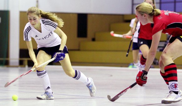 Das Auftaktspiel der Hallenrunde haben die Frauen des TSV Schott (l. Clara Beck) schon mal gewonnen. Beim alten Rivalen TG Frankenthal wird es eine anspruchsvolle Aufgabe, gleich den zweiten Sieg folgen zu lassen. 