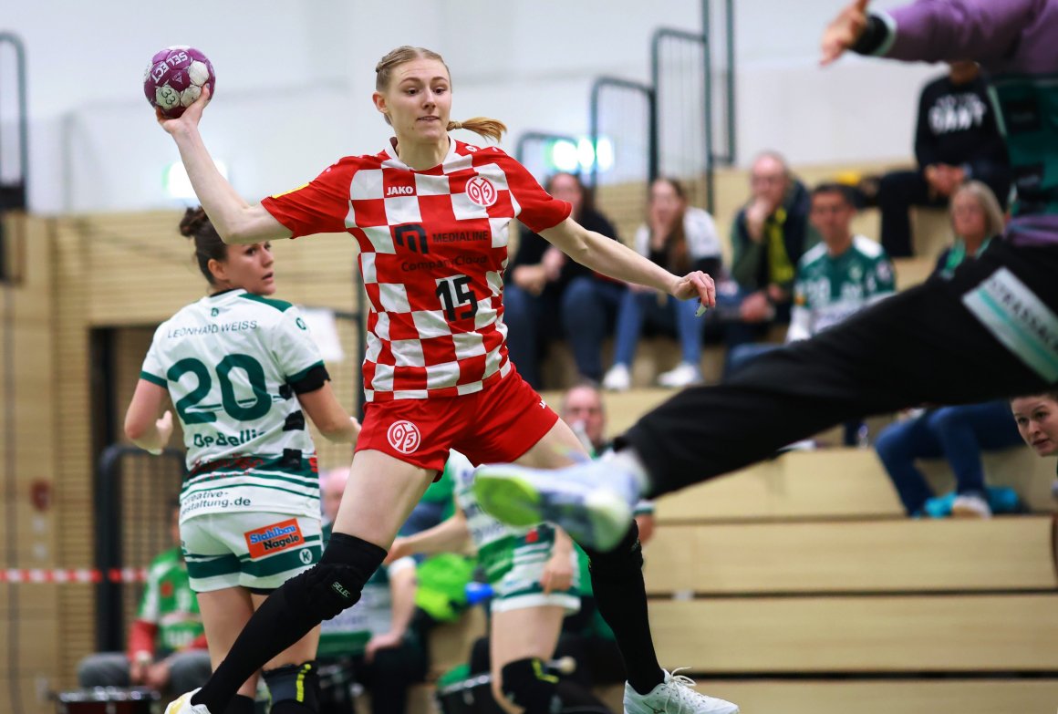 Hochspringen durfte Rugile Bartaseviciute bei ihrem letzten Freiwurf gegen den HC Leipzig zwar nicht, die Wucht reichte aber auch aus dem Stand aus, um den Ball aus neun Metern zum Siegtreffer einzuwerfen.