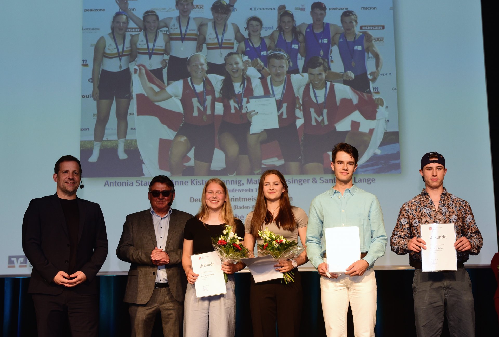 Ganz und gar nicht ausgebootet wurden Antonia Stauder, Anne Kistenpfennig, Maximilian Rühling (Mainzer Ruderverein) und Len Grubert bei den Deutschen Junioren- und Jahrgangsmeisterschaften. Alle kehrten mit Titeln zurück, Rühling sogar mit deren zwei.