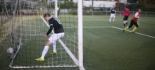 Den Ball erst im Netz unterbringen und dann wieder rausholen: Norman Loos trug auch in diesem Heimspiel mit dem Tor zum 2:1 wieder zum Punktgewinn seines Teams bei.