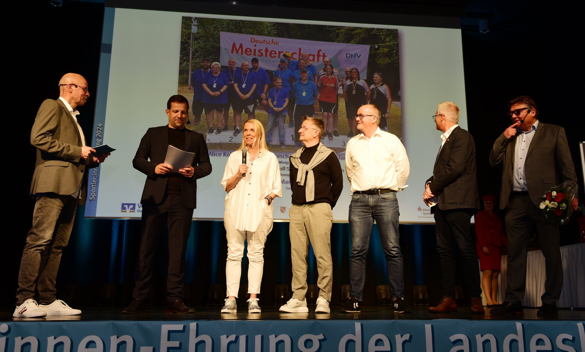 Solange im Hartenberg noch die Minigolfschläger geschwungen werden, wird es in Mainz auch Sportlerehrungen geben. Dafür sorgen unter anderem Alice Kobisch, Roman Kobisch und Markus Janßen, die ihren Titelsammlungen weitere Erfolge bei Senioren-DM und -EM hinzufügten. Mal mit der Mannschaft, mal im Einzel.